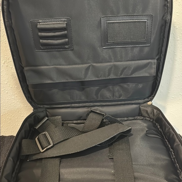 Black Leather Laptop Bag with Sturdy Handle and Flap Closure - Picture 8 of 12